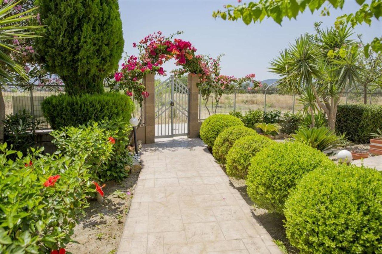 Paul'S Garden Studios Haraki Exterior photo