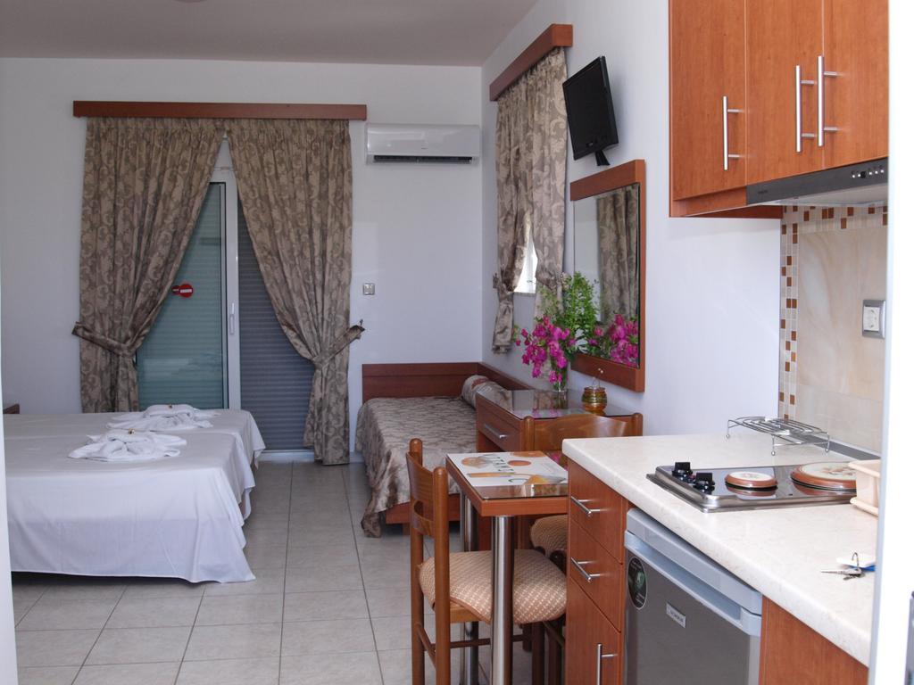 Paul'S Garden Studios Haraki Room photo