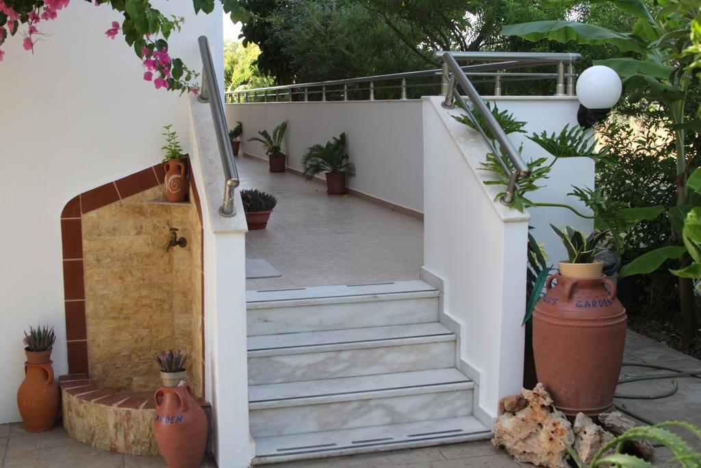 Paul'S Garden Studios Haraki Exterior photo