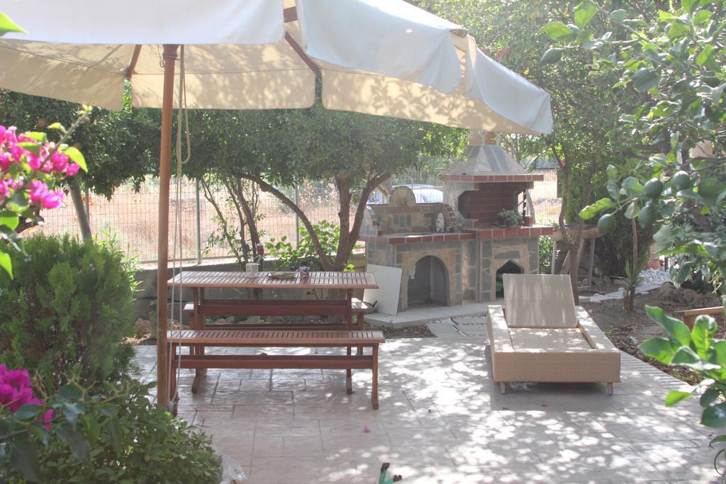 Paul'S Garden Studios Haraki Exterior photo